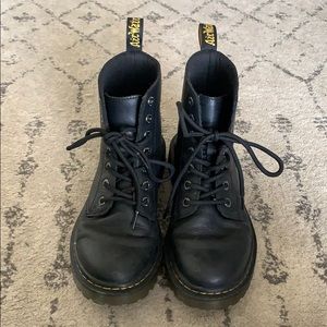 MATTE BLACK DOC MARTENS